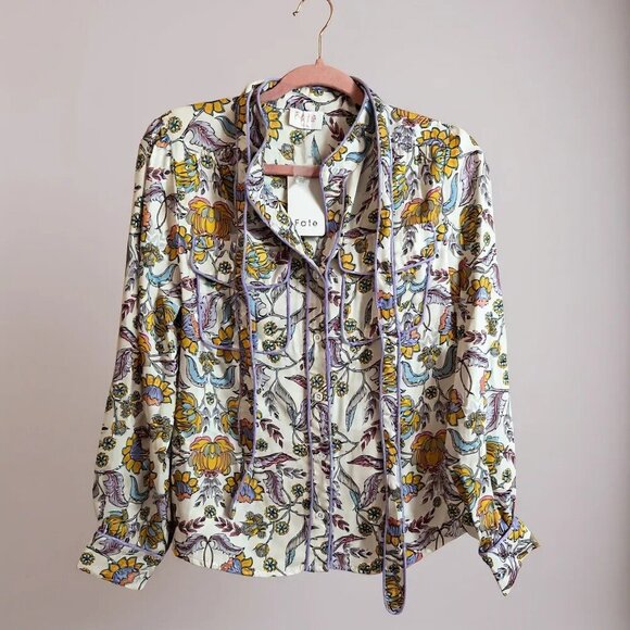 Floral Button Down Blouse with Piping Accent - Picture 13 of 14